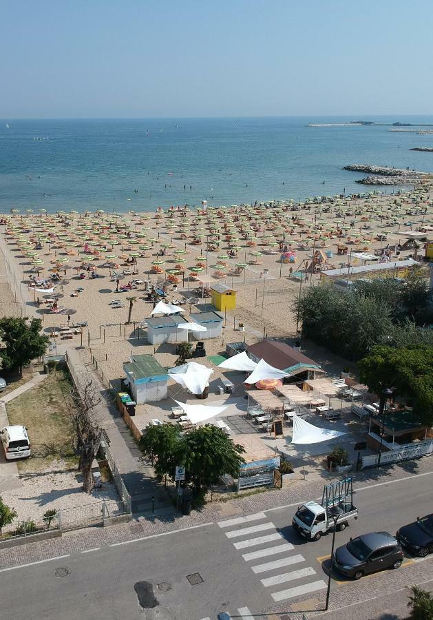 Rivabella Suite Apartments Римини Екстериор снимка